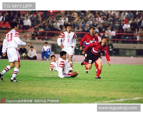 南京足球队逆袭之路揭秘：从默默无闻到邀请赛冠军的传奇故事