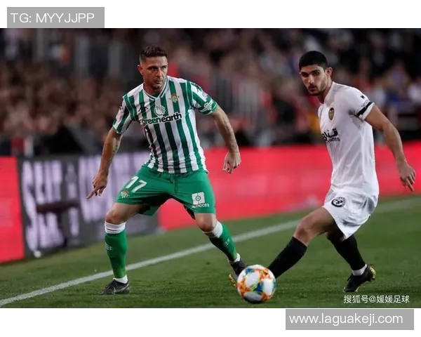 德国足球明星在对阵巴西的比赛中展现惊人实力与技巧的精彩瞬间