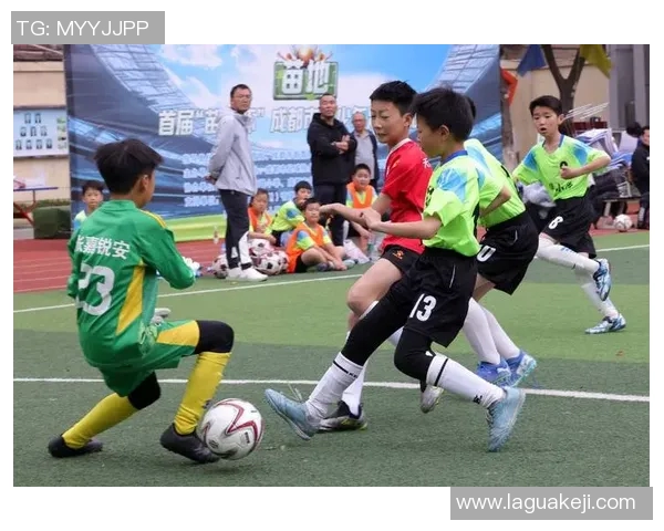 成都足球队在挑战赛中的速度表现分析与点评 成都足球队在挑战赛中的速度表现分析与点评