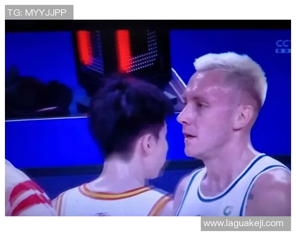 成都篮球队团队协作引发热议球迷对战术配合和球员默契提出不同看法