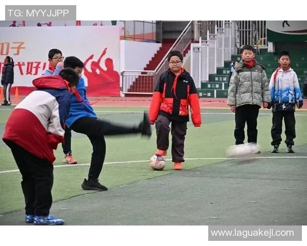 晨间足球的魅力与乐趣:开启活力一天的最佳选择与体验 晨间足球的魅力与乐趣:开启活力一天的最佳选择与体验
